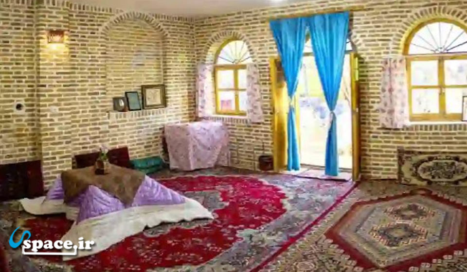 نمای داخلی اتاق اقامتگاه بوم گردی شادمهر - نیشابور - روستای  تحت منظر